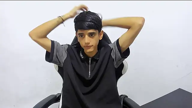 Cris curry02 online show from January 2026 05:29:02 PM