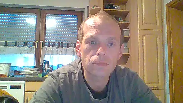 tommy3300 online show from November 2025 06:45:01 AM