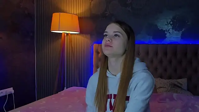 LuisaClover online show from November 2025 01:10:02 PM