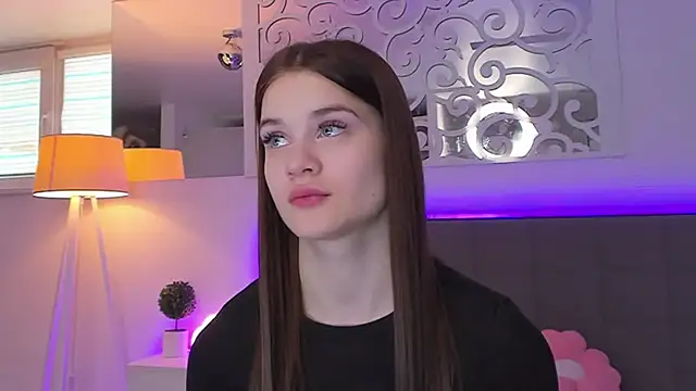 LuisaClover online show from March 2026 01:41:01 PM