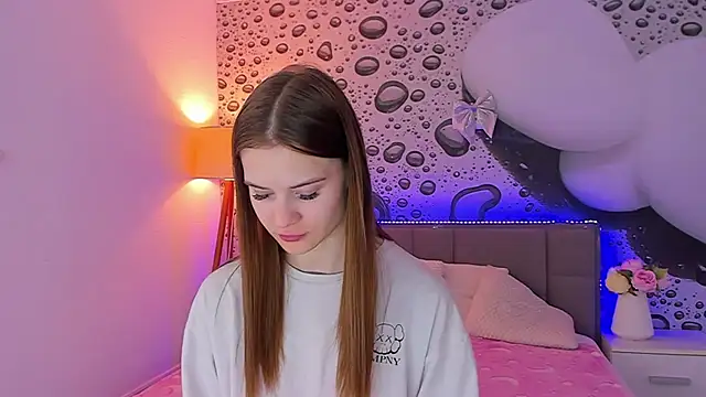 LuisaClover online show from May 2026 12:45:02 PM