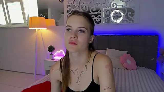 LuisaClover online show from July 2026 12:21:02 PM