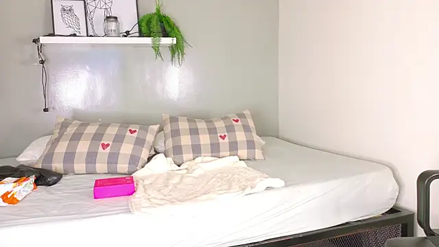 SeleneGibson   online show from April 2026 07:22:02 PM