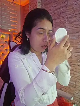 Roxanne Han online show from February 2026 12:08:02 PM