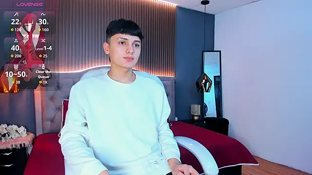 Maxii18  online show from October 2025 07:14:02 PM