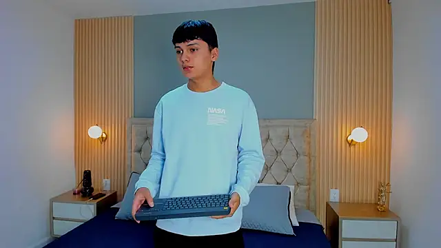 Maxii18  online show from January 2026 02:58:02 AM