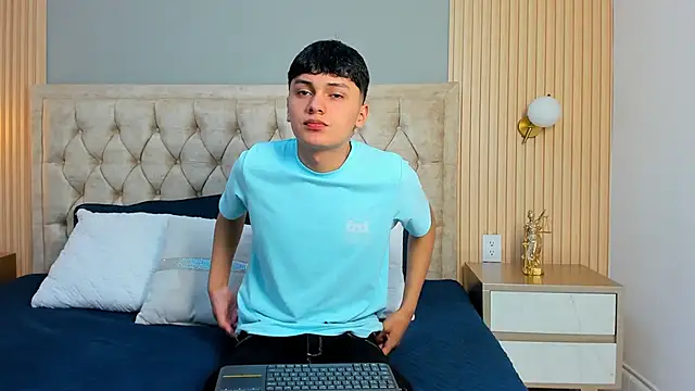 Maxii18  online show from January 2026 02:38:01 AM