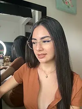 IslaCole online show from November 2025 09:47:01 PM