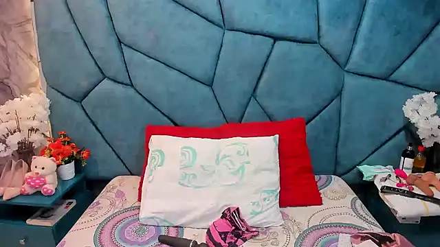 Snapshot of JulietaDiamond chatting on August 2026 04:23:02 AM JulietaDiamond online show from August 2026 04:23:02 AM
