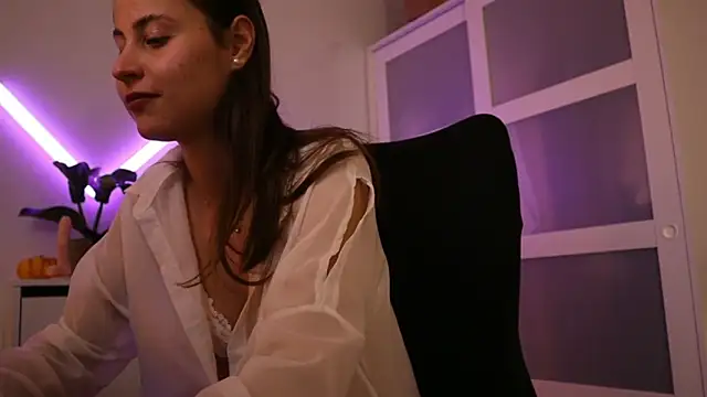 scarletttnoir online show from November 2025 07:56:02 PM