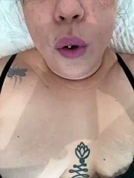 Rheetnena1 online show from March 2026 02:42:02 PM