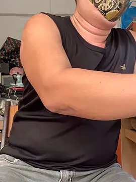 Snapshot of LUOKEKE chatting on October 2025 05:33:01 AM LUOKEKE online show from October 2025 05:33:01 AM