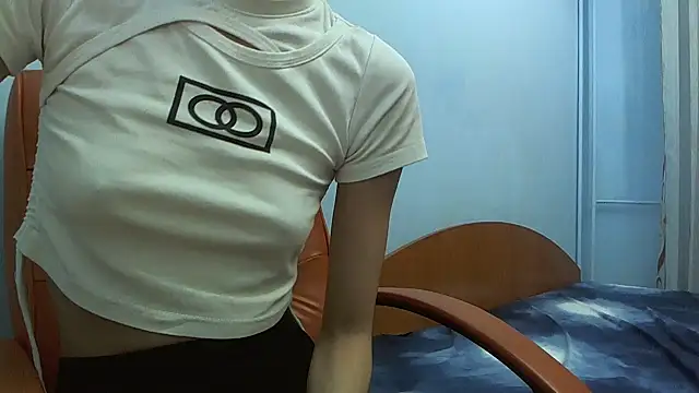 andreea713 online show from November 2025 05:33:02 PM