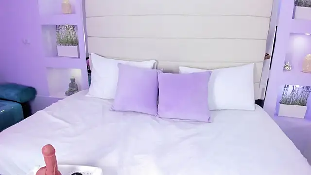 AmyColman  online show from January 2026 12:07:01 PM