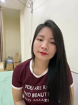 Bee Yellow00 online show from February 2026 04:56:01 AM