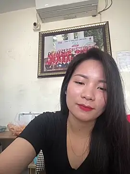 Bee Yellow00 online show from April 2026 03:17:01 AM