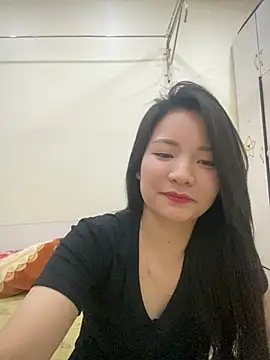 Bee Yellow00 online show from April 2026 06:19:01 AM