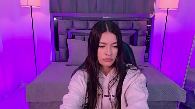 Bella Clark2 online show from March 2026 01:33:01 PM