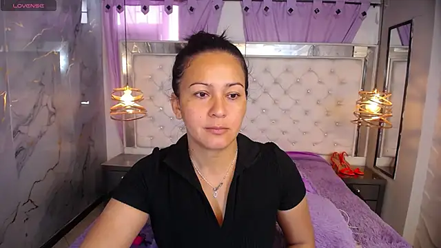 Melissa-roberts online show from December 2025 05:53:02 PM