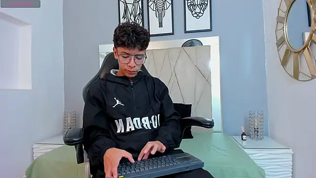 adams bobby online show from November 2025 11:25:01 AM