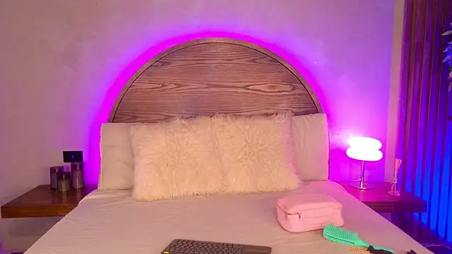 Snapshot of loana_vegas chatting on July 2026 04:11:01 PM loana vegas online show from July 2026 04:11:01 PM