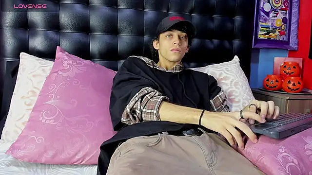 Snapshot of Khalid16_ chatting on November 2025 01:34:02 PM Khalid16 online show from November 2025 01:34:02 PM