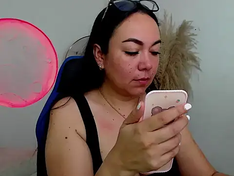 Yadis hot online show from January 2026 11:08:02 PM