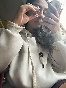 sarah honey   online show from November 2025 03:01:02 PM