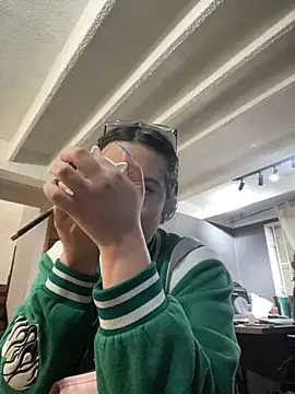 Kloe Novoa online show from November 2025 02:21:01 PM