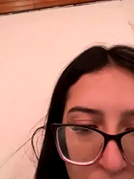 Kloe Novoa online show from December 2025 01:39:01 PM