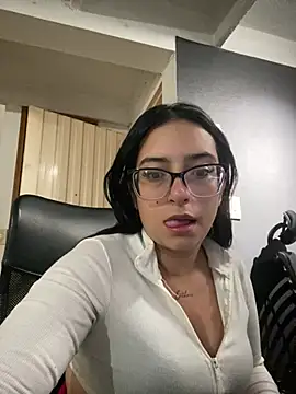 Kloe Novoa online show from January 2026 01:27:02 PM