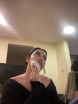 Snapshot of Kloe_Novoa chatting on April 2026 01:33:02 PM Kloe Novoa online show from April 2026 01:33:02 PM