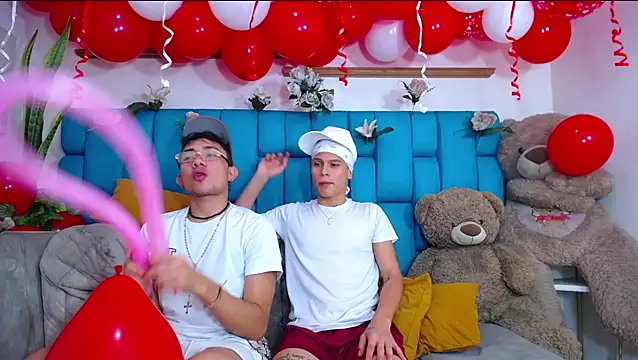 Hot Boys Latinos X online show from February 2026 11:33:01 PM