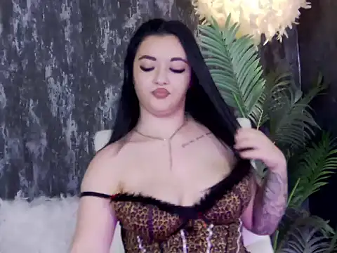 Snapshot of LaraBloom chatting on December 2025 07:31:01 PM LaraBloom online show from December 2025 07:31:01 PM