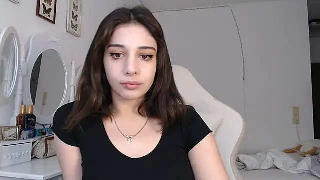 Snapshot of bellefleurrr chatting on June 2026 04:40:01 PM bellefleurrr online show from June 2026 04:40:01 PM