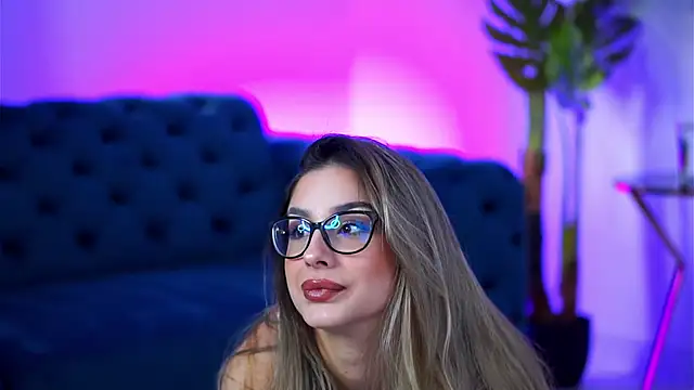 MaddieBryggs online show from November 2025 10:01:02 AM