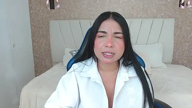 AliceSmity  online show from December 2025 07:11:02 PM