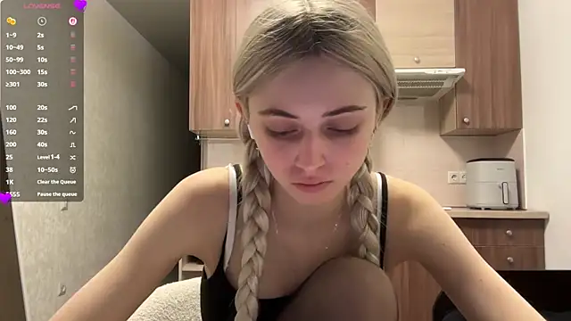 Snapshot of AidaGloshen chatting on May 2026 03:29:01 PM AidaGloshen online show from May 2026 03:29:01 PM