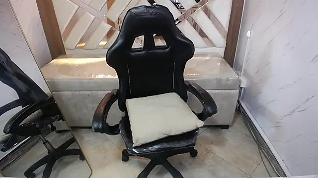 Little cherry b online show from December 2025 08:06:02 PM