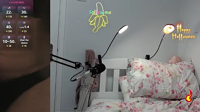 Snapshot of AdonisBlossoms chatting on October 2025 11:29:02 PM AdonisBlossoms online show from October 2025 11:29:02 PM