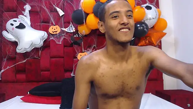 Snapshot of Tommy_22CM chatting on October 2025 11:56:02 AM Tommy 22CM online show from October 2025 11:56:02 AM