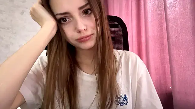 Snapshot of AliceStacy chatting on October 2025 09:48:01 AM AliceStacy online show from October 2025 09:48:01 AM