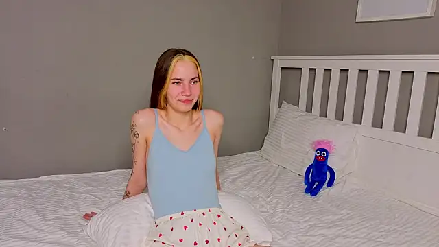Snapshot of _little_pussy chatting on October 2025 11:07:01 AM  little pussy online show from October 2025 11:07:01 AM