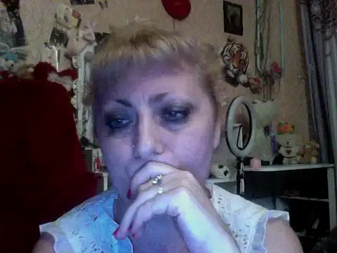 Snapshot of xHot_Amazonq chatting on October 2025 05:13:01 AM xHot Amazonq online show from October 2025 05:13:01 AM