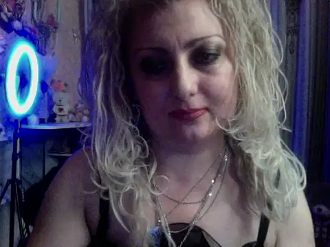 Snapshot of xHot_Amazonq chatting on October 2025 06:14:02 PM xHot Amazonq online show from October 2025 06:14:02 PM