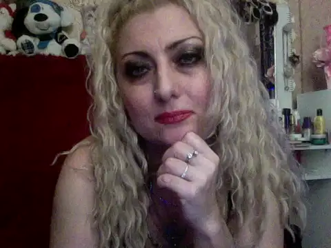 Snapshot of xHot_Amazonq chatting on November 2025 06:29:01 PM xHot Amazonq online show from November 2025 06:29:01 PM