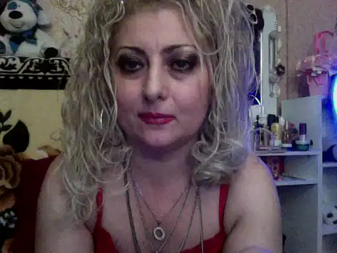 Snapshot of xHot_Amazonq chatting on November 2025 06:41:02 PM xHot Amazonq online show from November 2025 06:41:02 PM