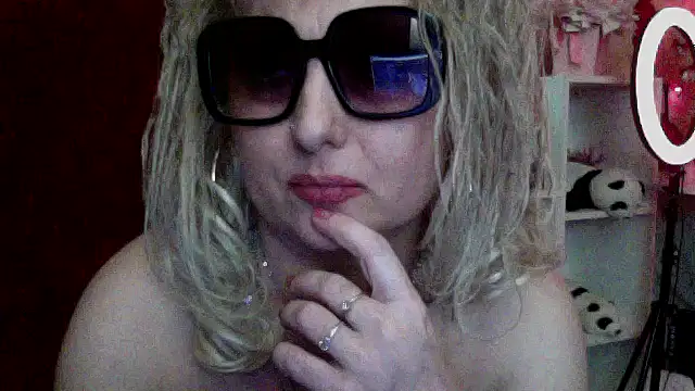 xHot Amazonq online show from February 2026 12:51:02 AM