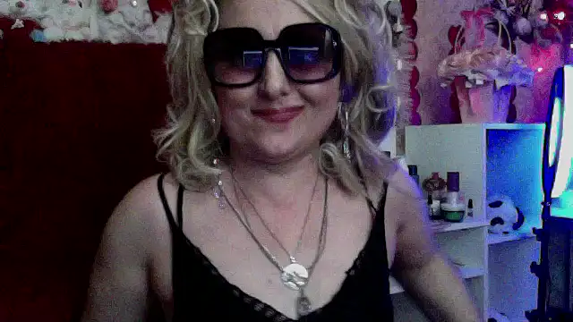 Snapshot of xHot_Amazonq chatting on March 2026 11:21:02 PM xHot Amazonq online show from March 2026 11:21:02 PM