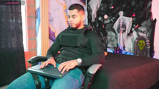 Tiler wolker online show from October 2025 07:48:02 PM